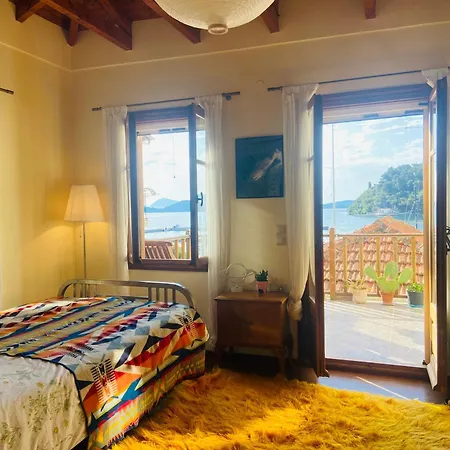 Wake-up-by-the-sea! Nydri (Lefkada)