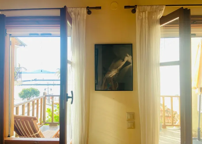 Wake-up-by-the-sea! *