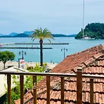 Wake-up-by-the-sea! Semesterbostad *